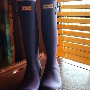 Hunter rain boots never worn